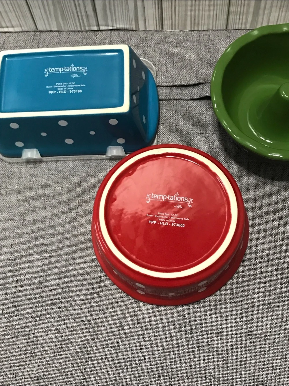 Adorable set of 3 Temptations Miniature Bakeware